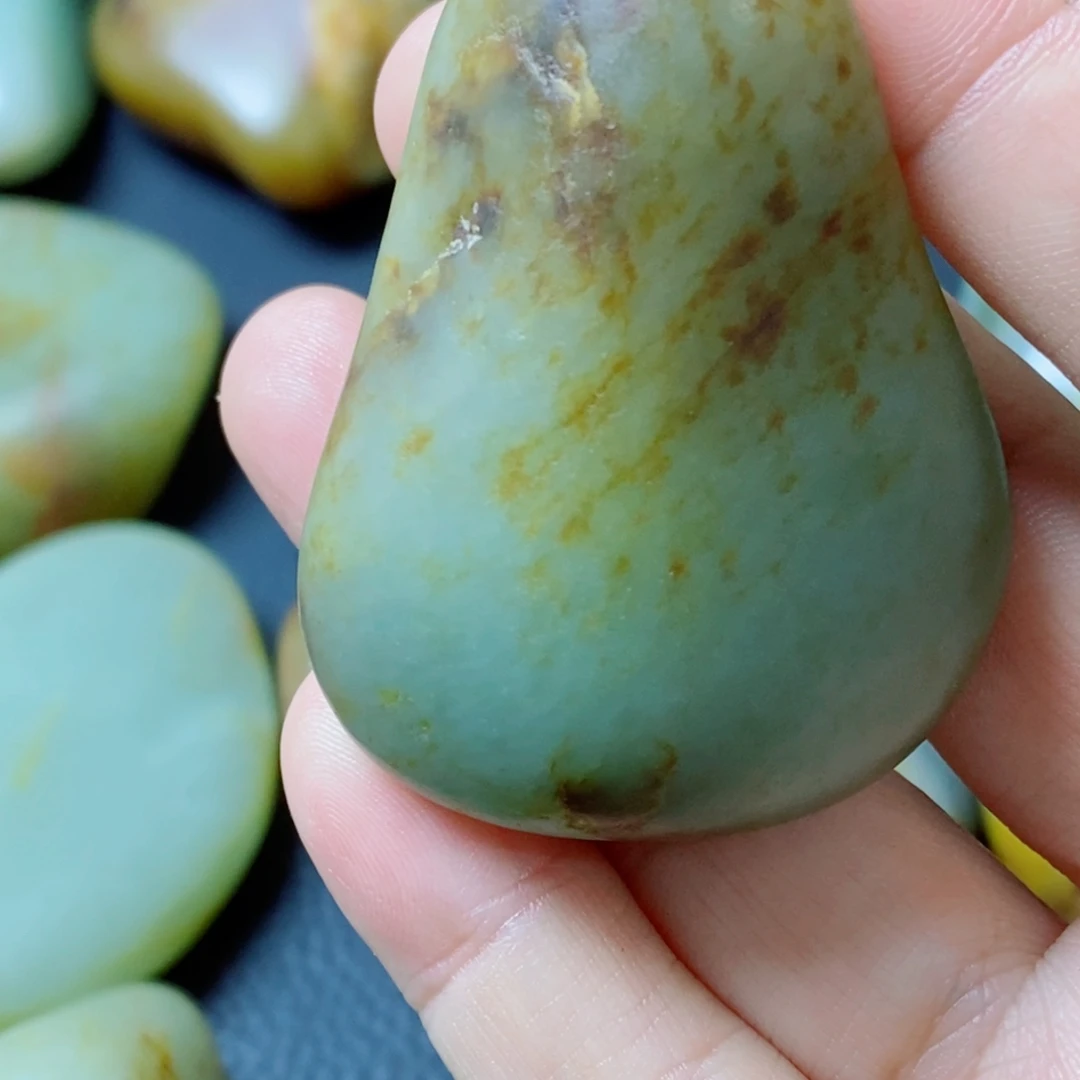 咖***@和田玉未镶嵌挂件