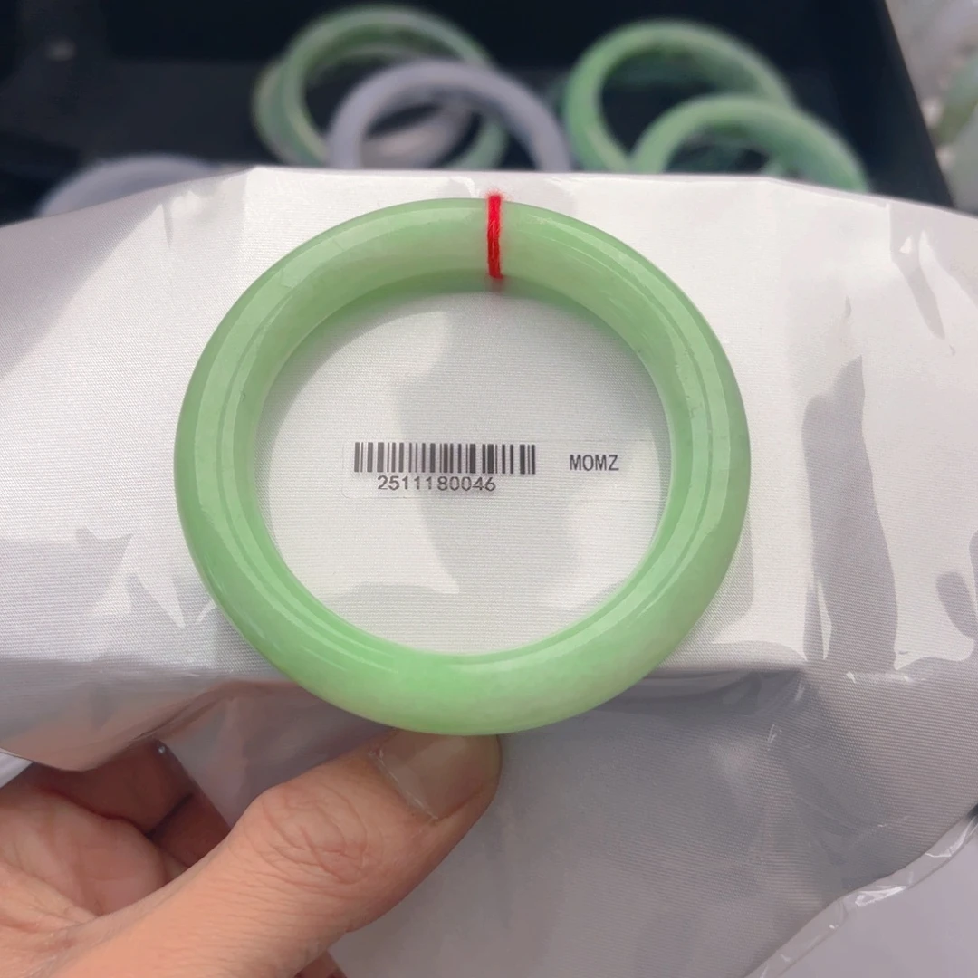 翡翠未镶嵌手镯5657. 17