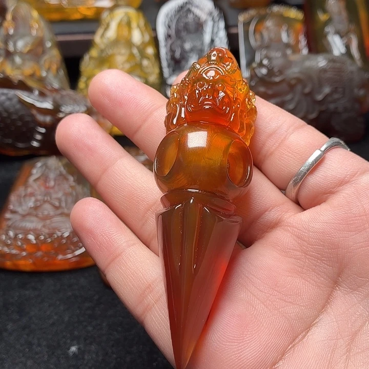 ****笙琥珀未镶嵌颈饰..
