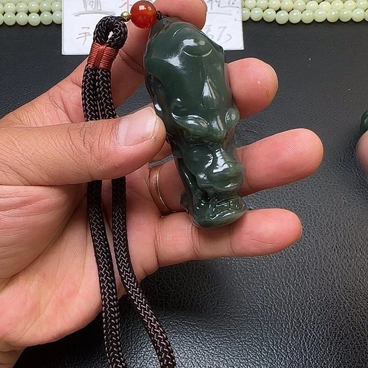 和田玉未镶嵌把件