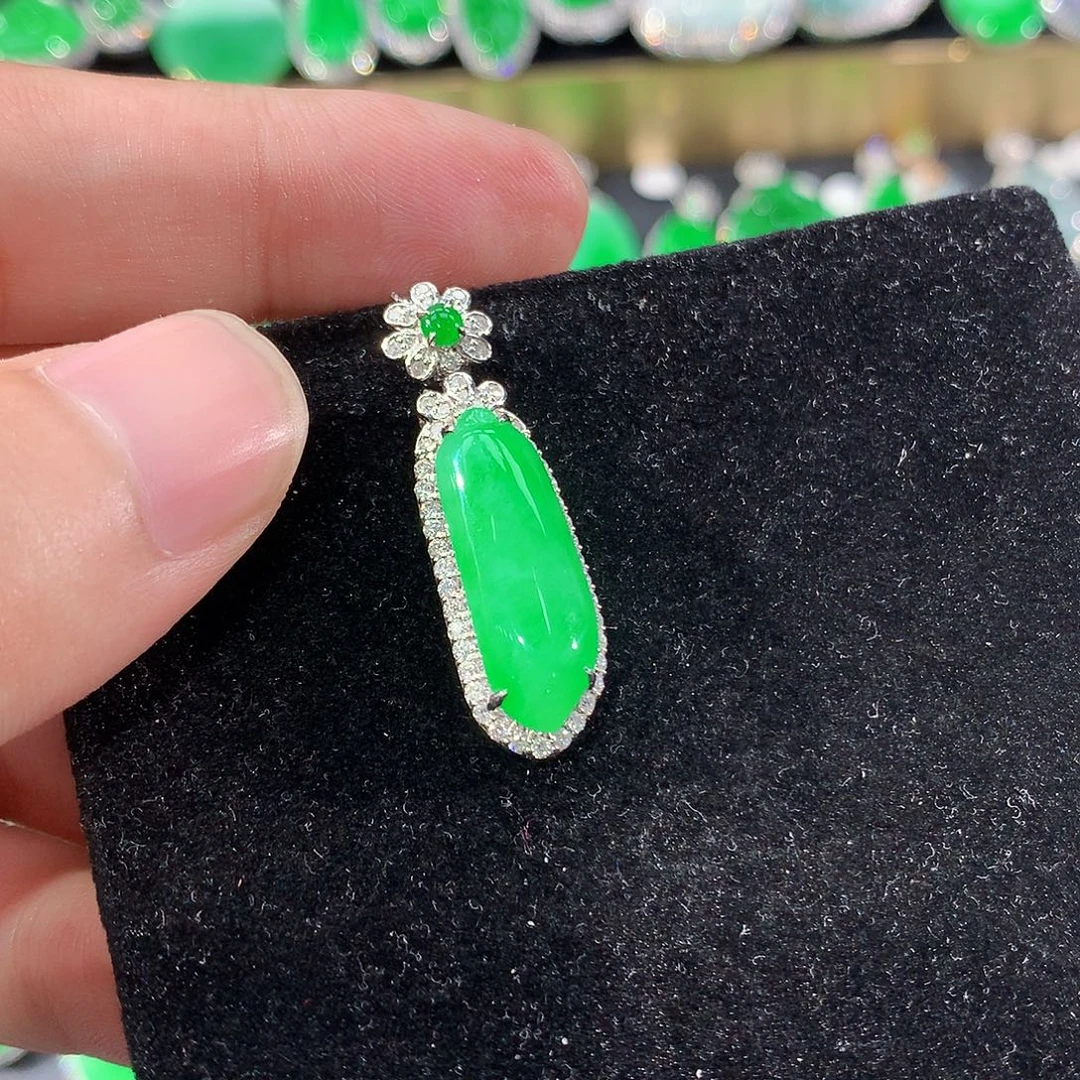 翡翠18K金镶嵌颈饰