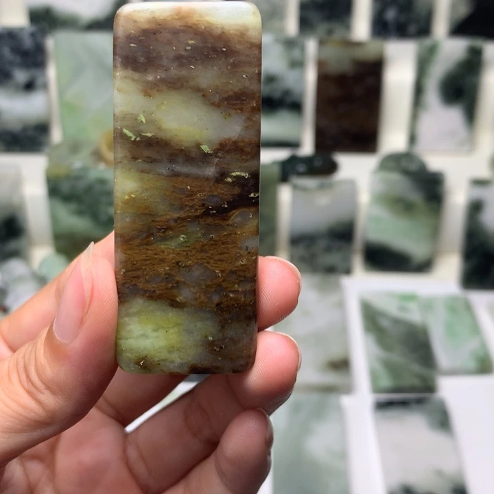 独山玉未镶嵌颈饰