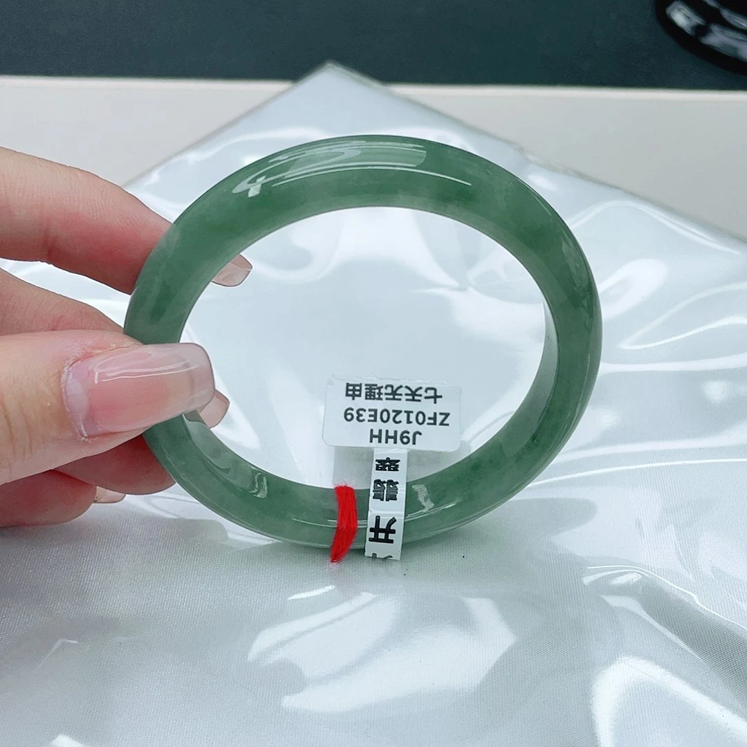 翡翠手镯未镶嵌正58