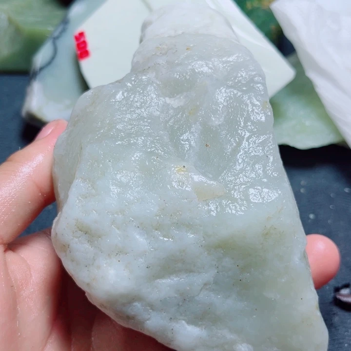 和田玉（糖玉）未镶嵌珠宝奇石