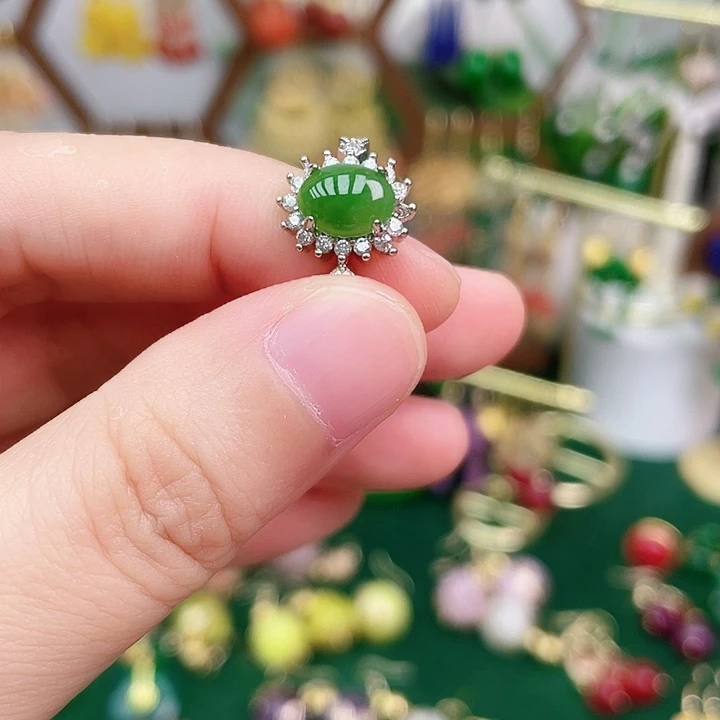 石英质玉（非洲翠）合金耳钉