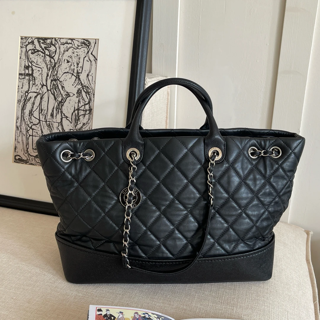 95新 Chanel/香奈儿 Chanel黑银牛皮珐琅吊坠机场单肩包｜2096