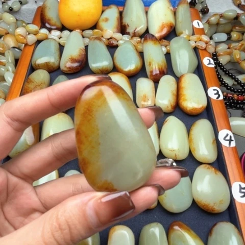 和田玉颈饰未镶嵌大**鹰