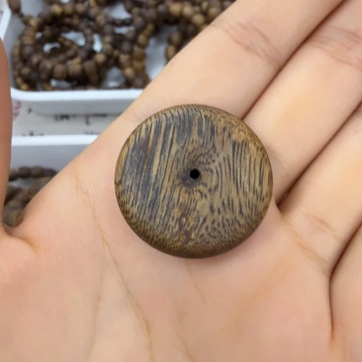 沉香吊坠绿奇楠一代苗高油平安扣