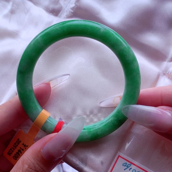 翡翠未镶嵌手镯翡翠