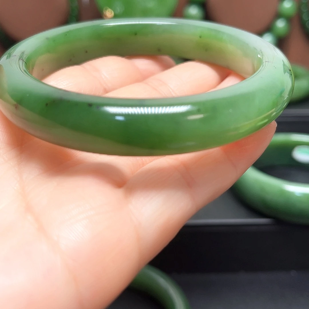 和田玉（碧玉）未镶嵌手镯