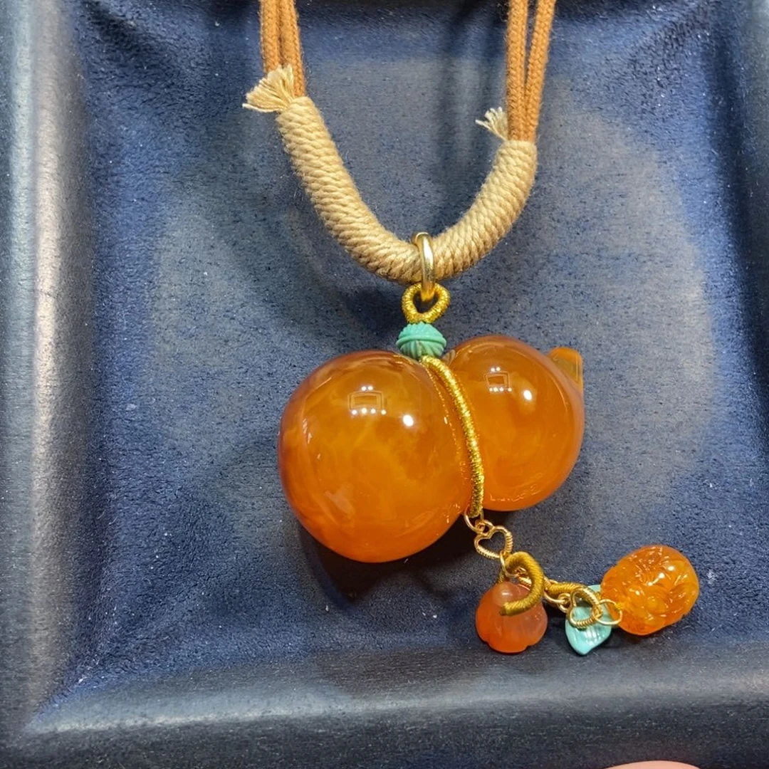 琥珀未镶嵌颈饰蜜蜡