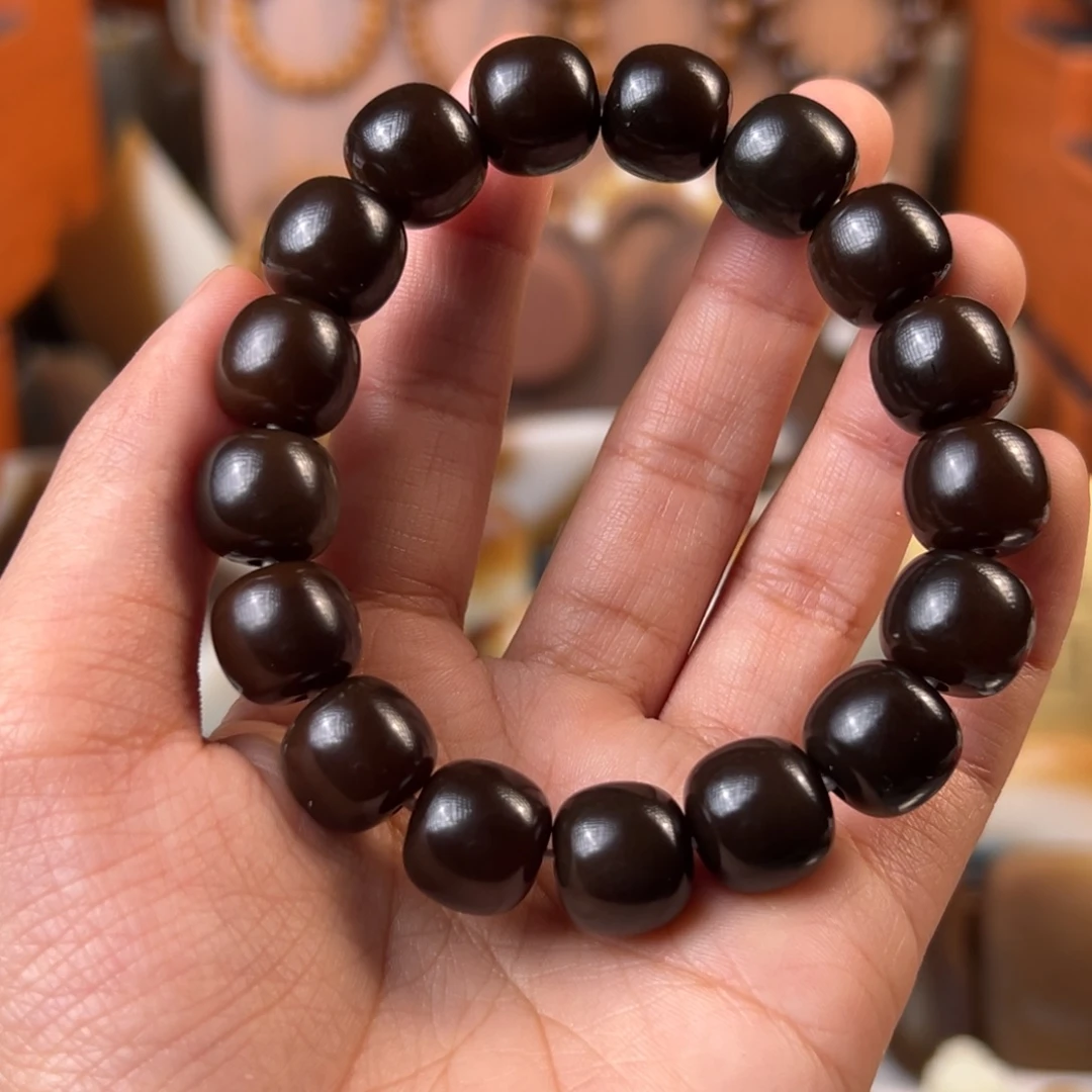 藏***人和田玉（糖玉）未镶嵌颈饰