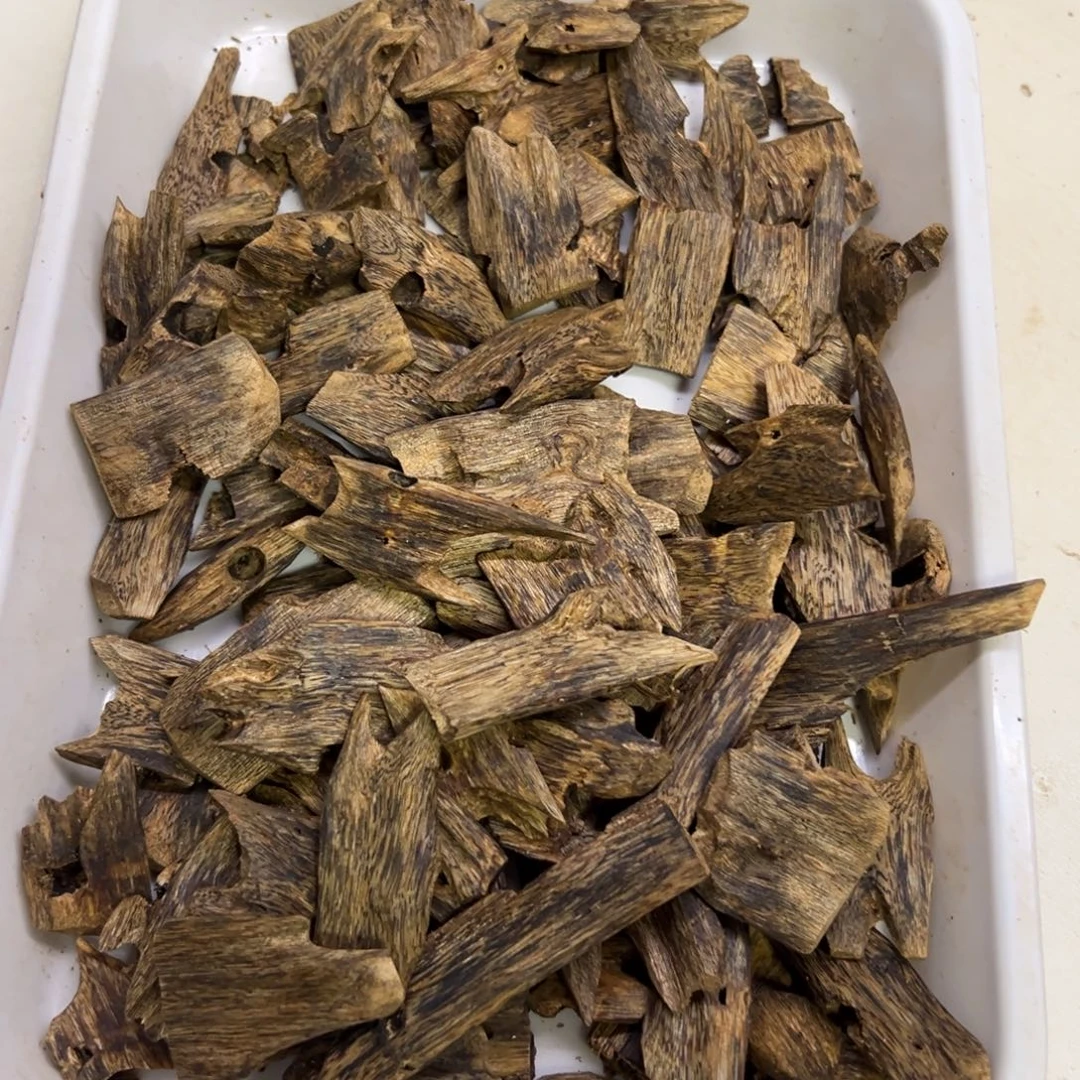 沉香沉香碎屑透顶绿块料102克