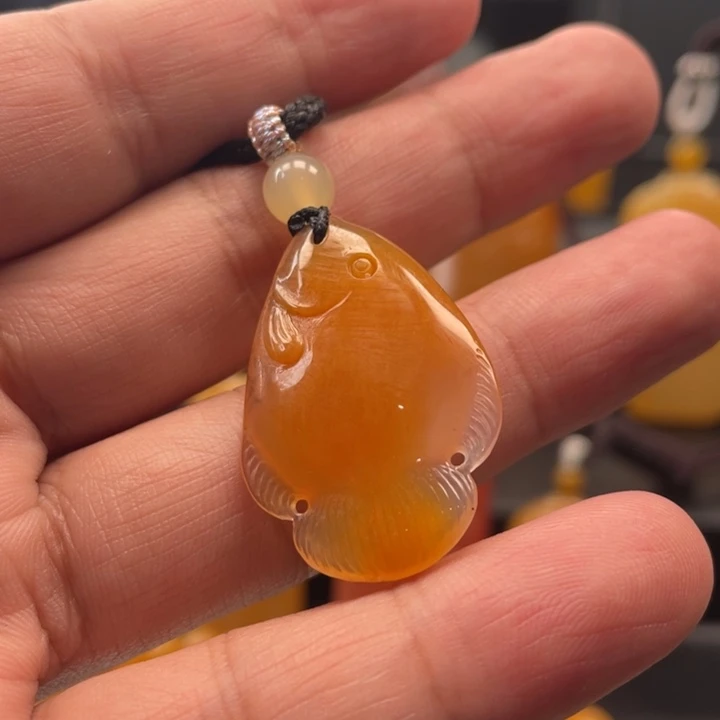 石英质玉（黄龙玉）合金挂件