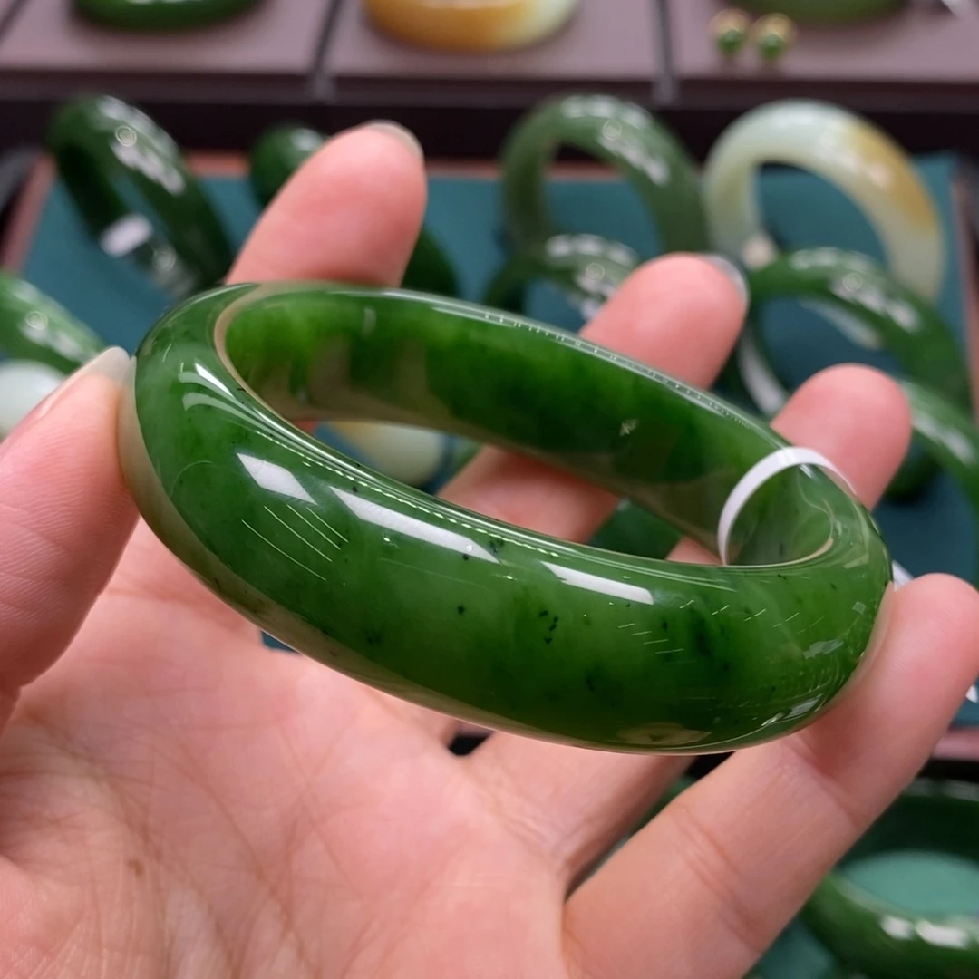 和田玉（碧玉）未镶嵌手镯