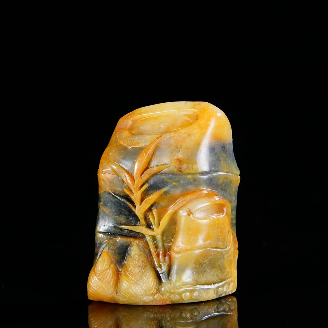 寿山石乌鸦皮田黄石印章节节高，沈泽雄作，11.1g