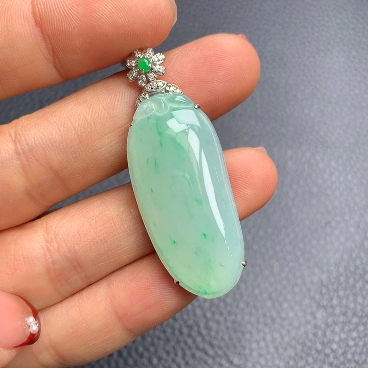 翡翠吊坠(不含链)18K金镶嵌