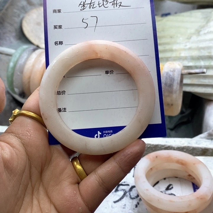 石英质玉手镯未镶嵌坐****钱