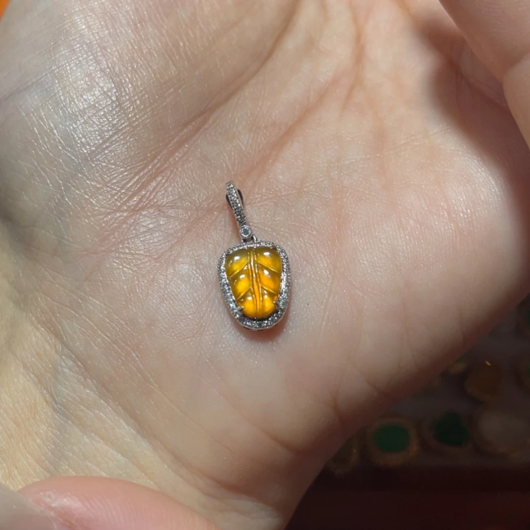 【闪购商品】颈饰18K金镶嵌翡翠