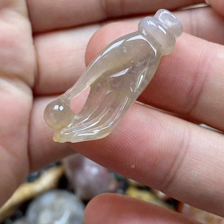 颈饰未镶嵌硅化珊瑚（珊瑚玉）