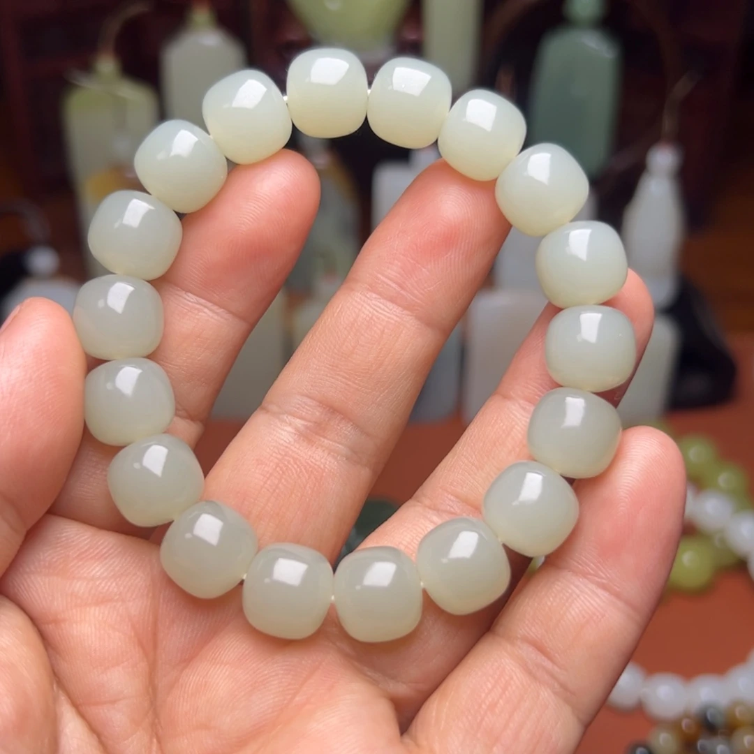 忠***渝和田玉未镶嵌颈饰