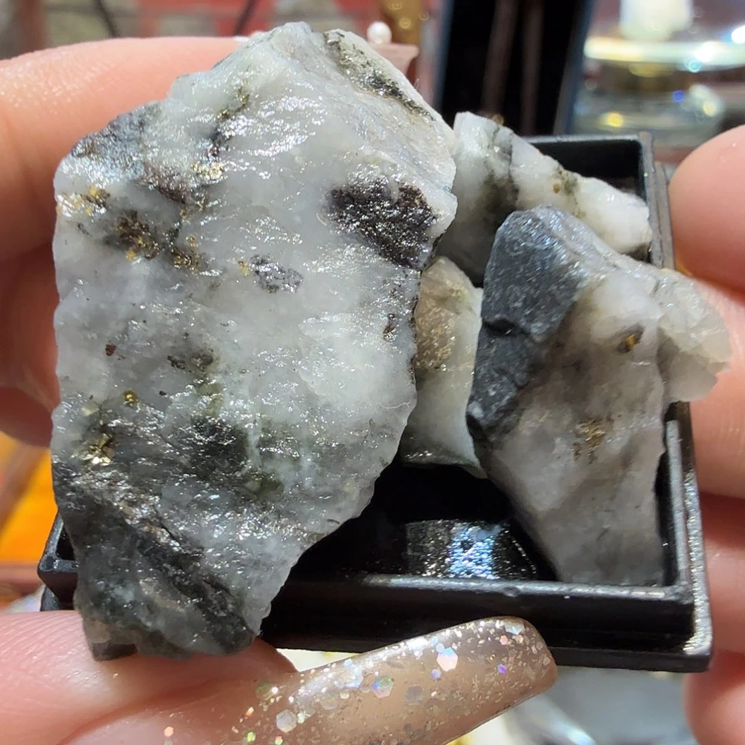 已34.3g聚金阁天然明金矿标