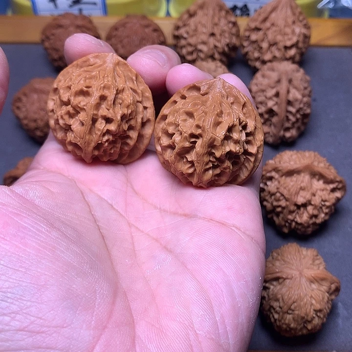 文玩核桃吊坠苹果园