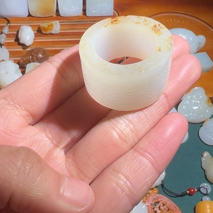 和田玉挂件未镶嵌胡***?