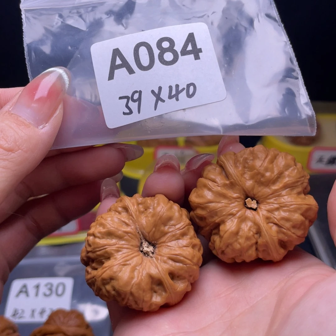 文玩核桃吊坠蛤蟆头