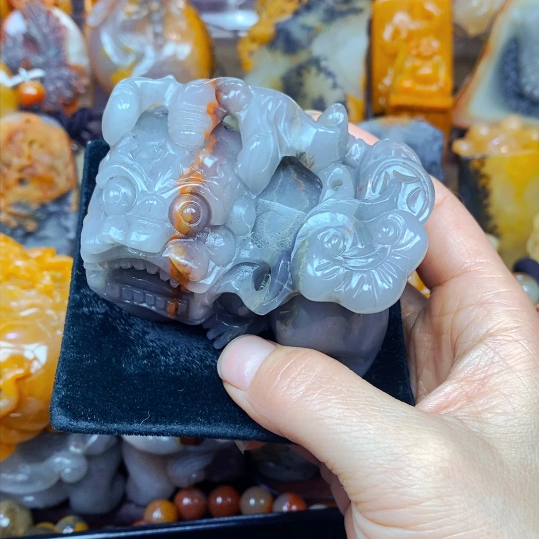 未镶嵌石英质玉（黄龙玉）颈饰