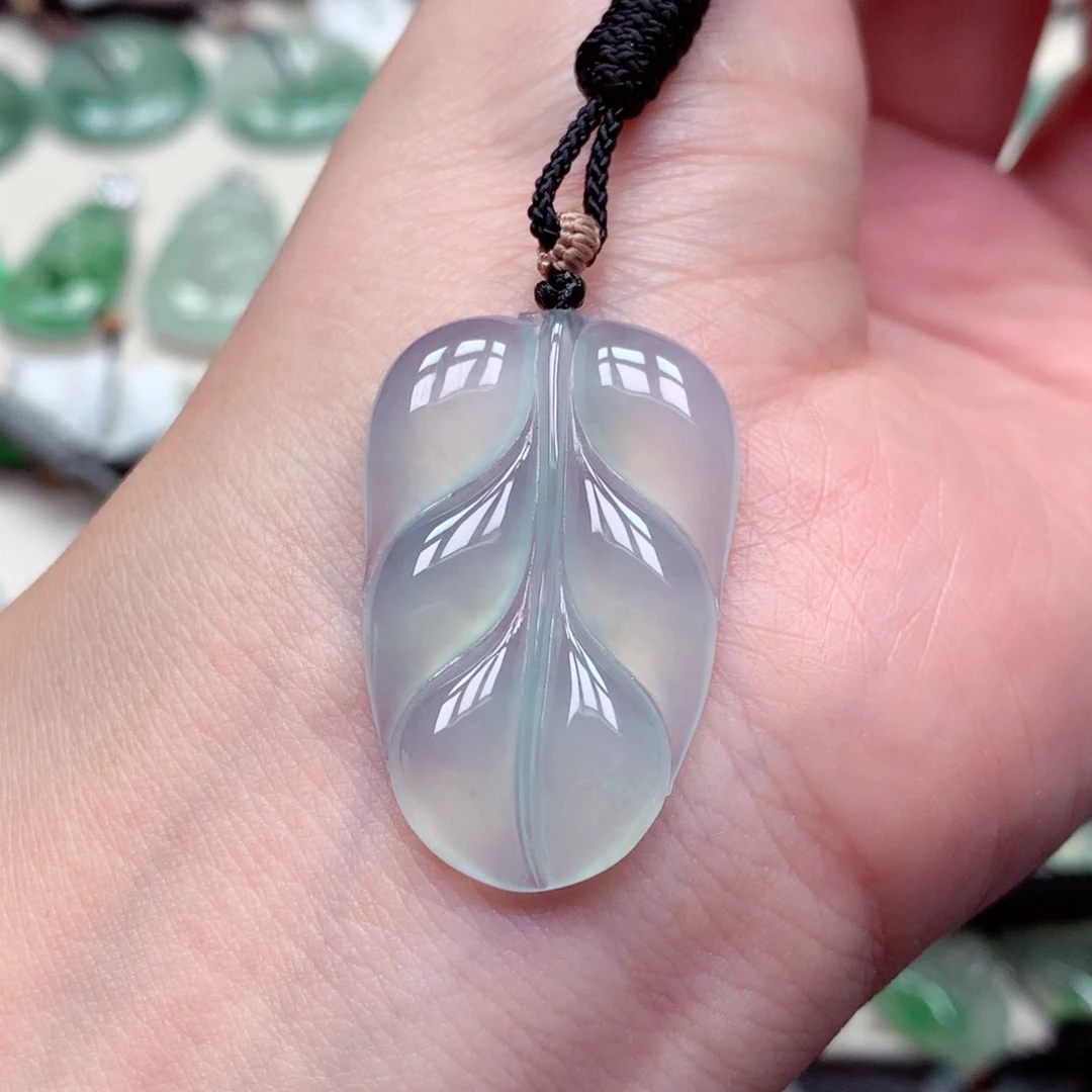 翡翠未镶嵌颈饰叶子