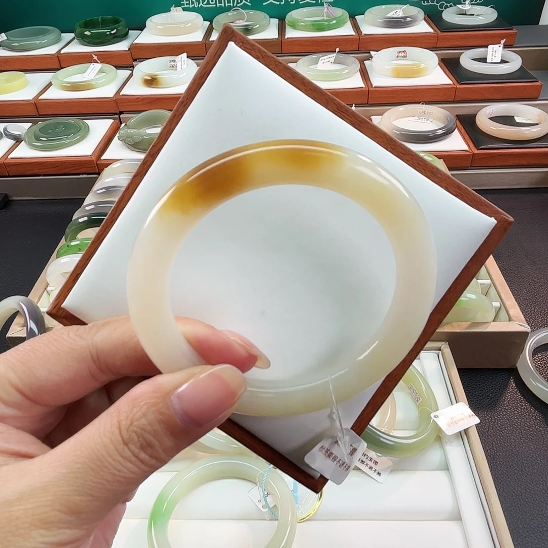 和田玉未镶嵌手镯55糖圆条