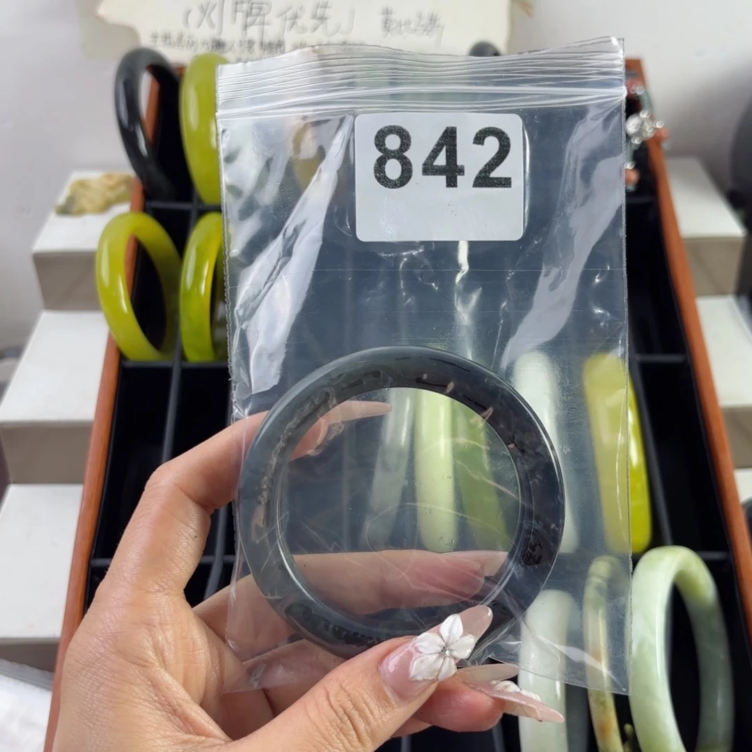 蛇纹石玉未镶嵌手镯艾*