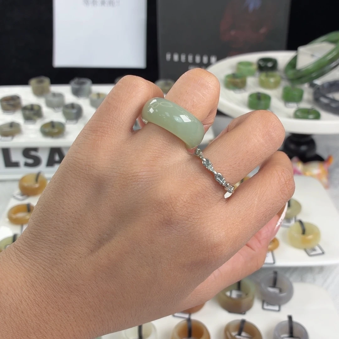 和田玉（糖玉）未镶嵌戒指Q25奶蓝轮胎16.2不退换