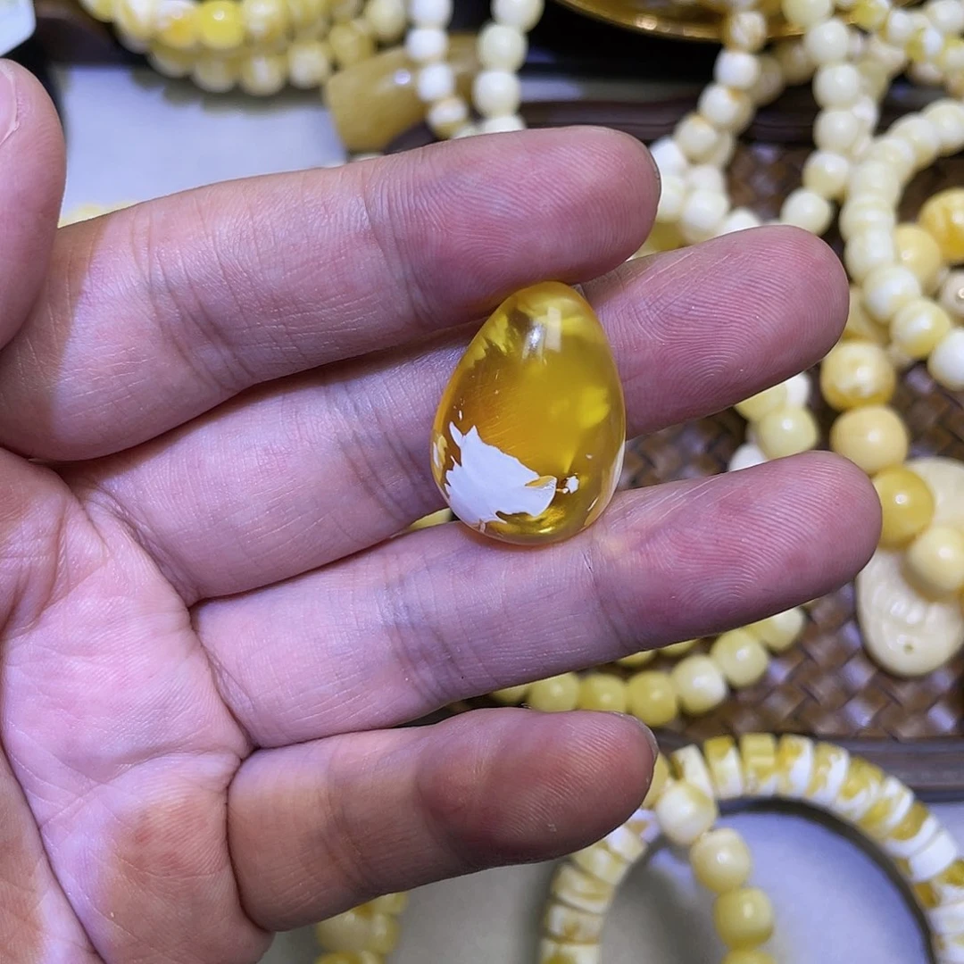 蜜蜡手串未镶嵌青*小水滴瑕疵