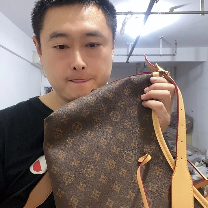 黄牛皮（革）鳄鱼皮（革）犏牛皮（革）