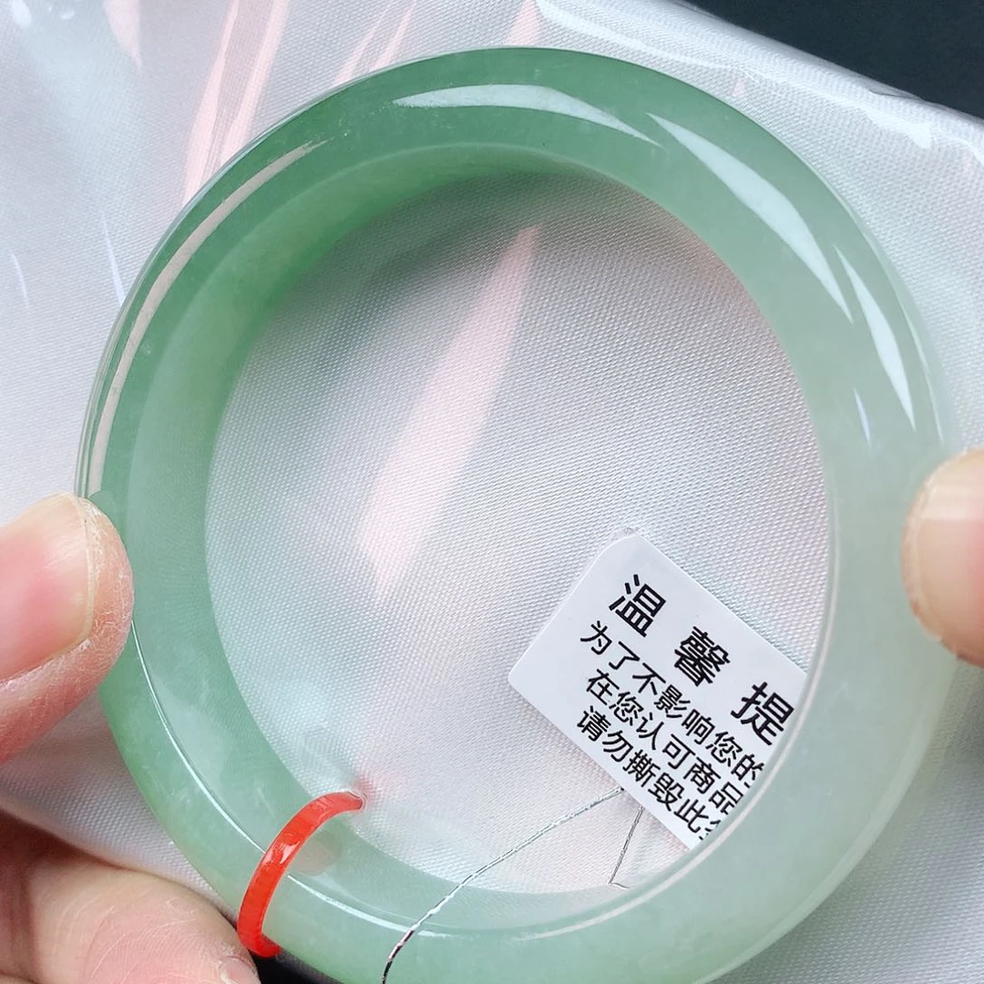 翡翠手镯未镶嵌53圈