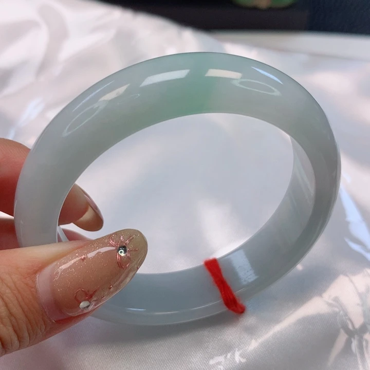 翡翠手镯未镶嵌52圈