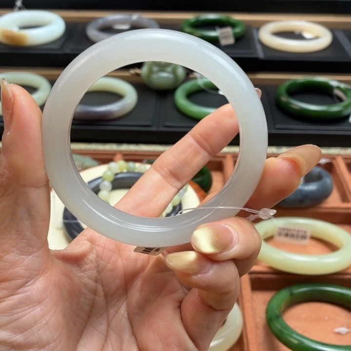 和田玉未镶嵌手镯