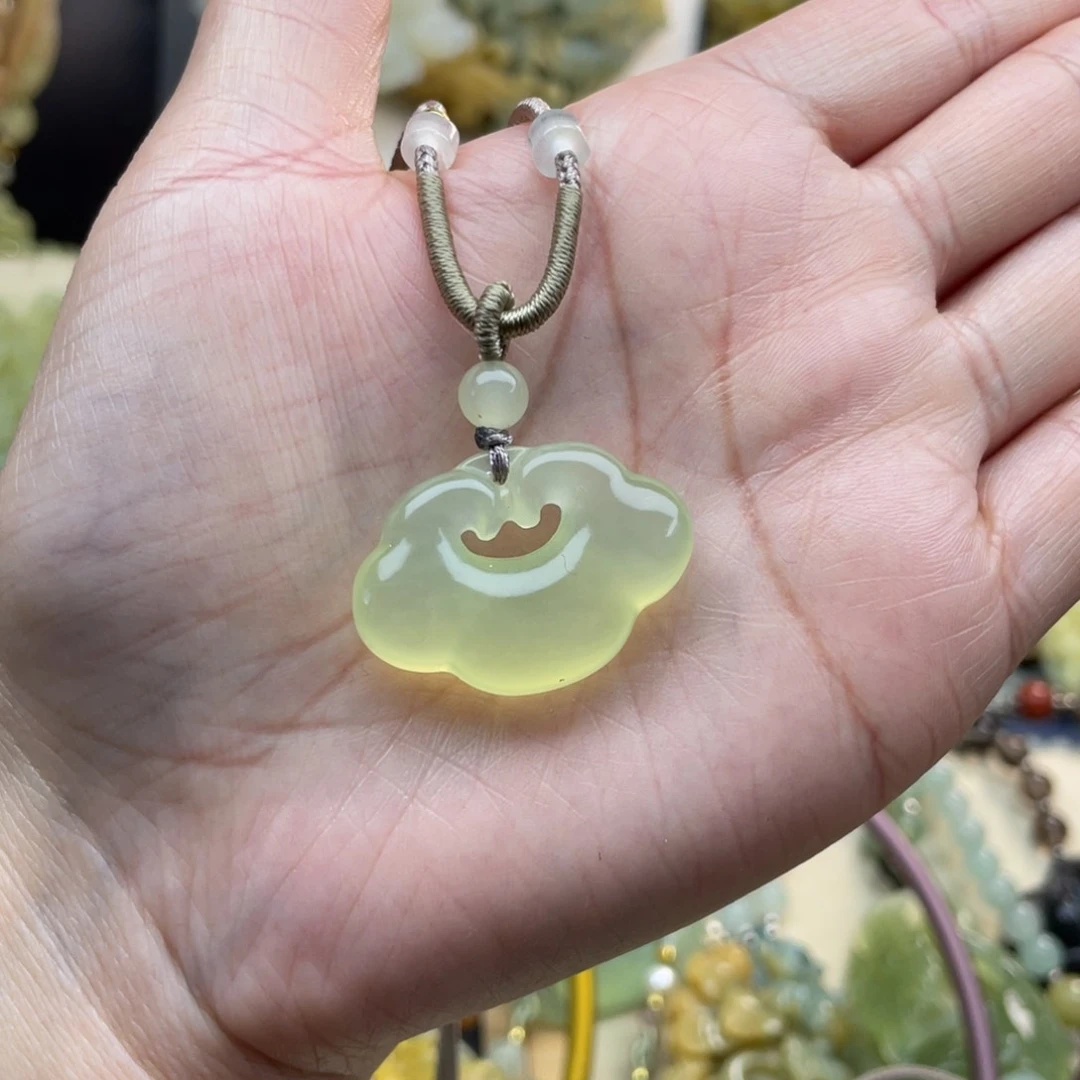 蛇纹石玉颈饰未镶嵌静****?