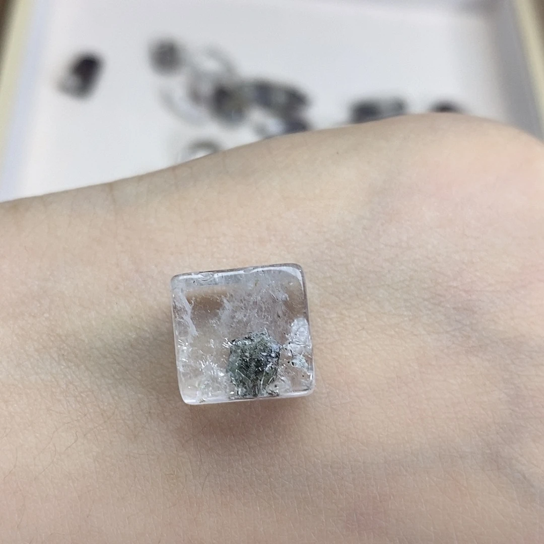 未镶嵌颈饰水晶大*艺水晶