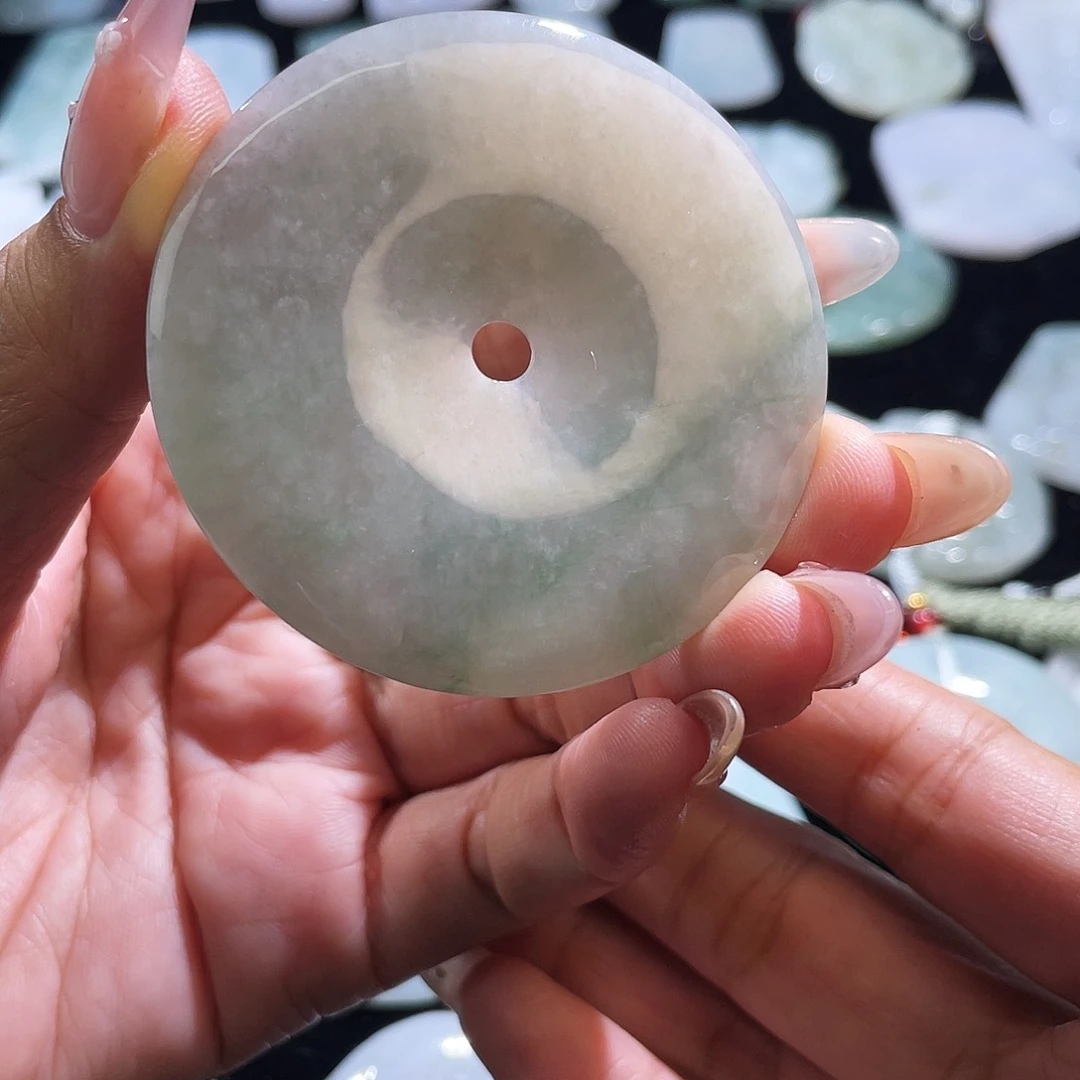 翡翠未镶嵌颈饰平安扣