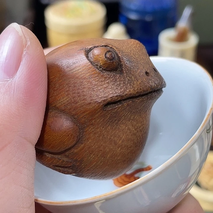 瓷片精致雕刻工艺精湛