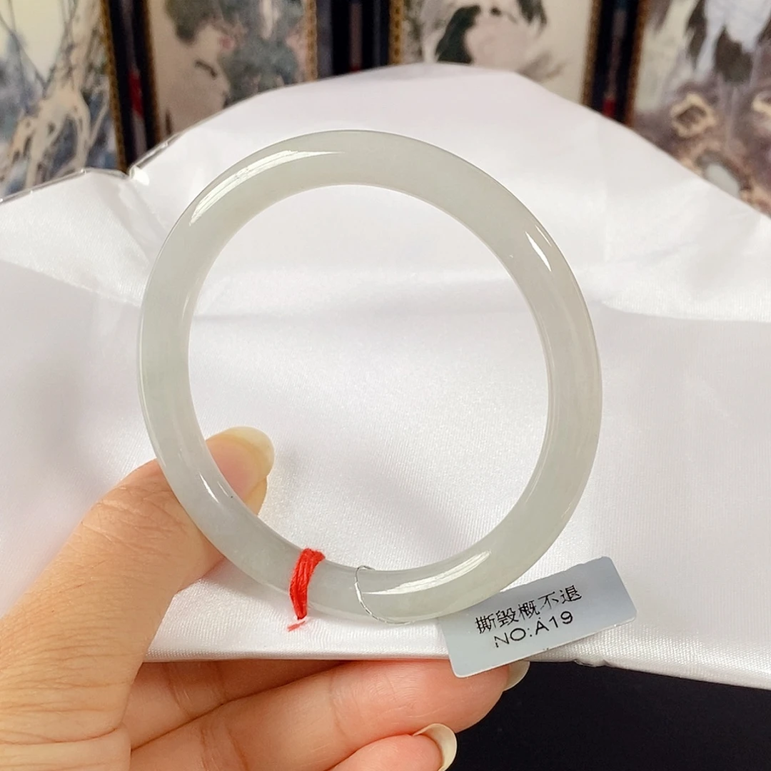 未镶嵌手镯翡翠手镯
