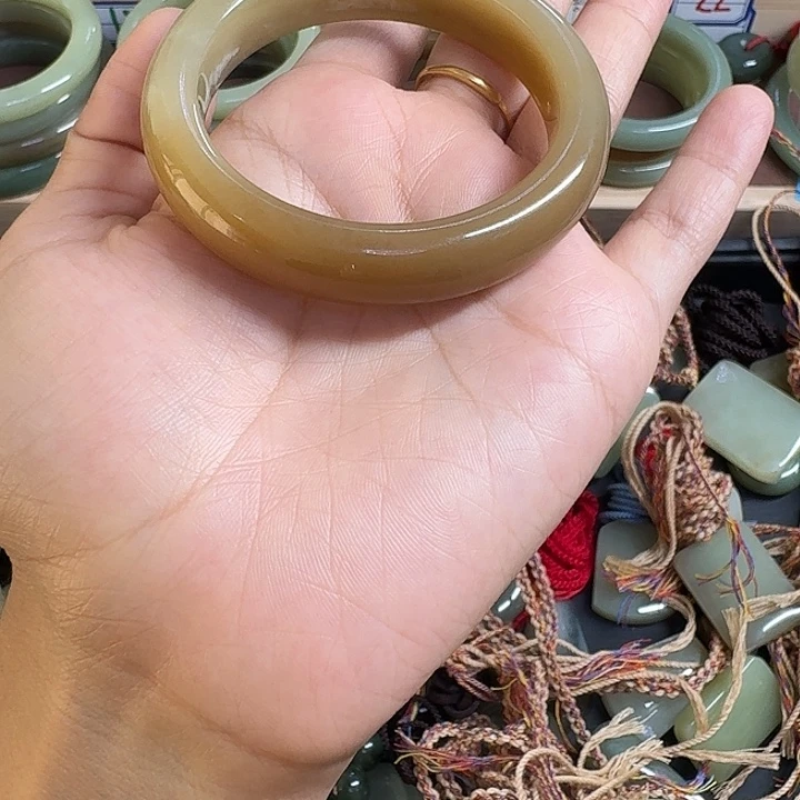 ꧁***꧂和田玉（糖玉）手镯未镶嵌