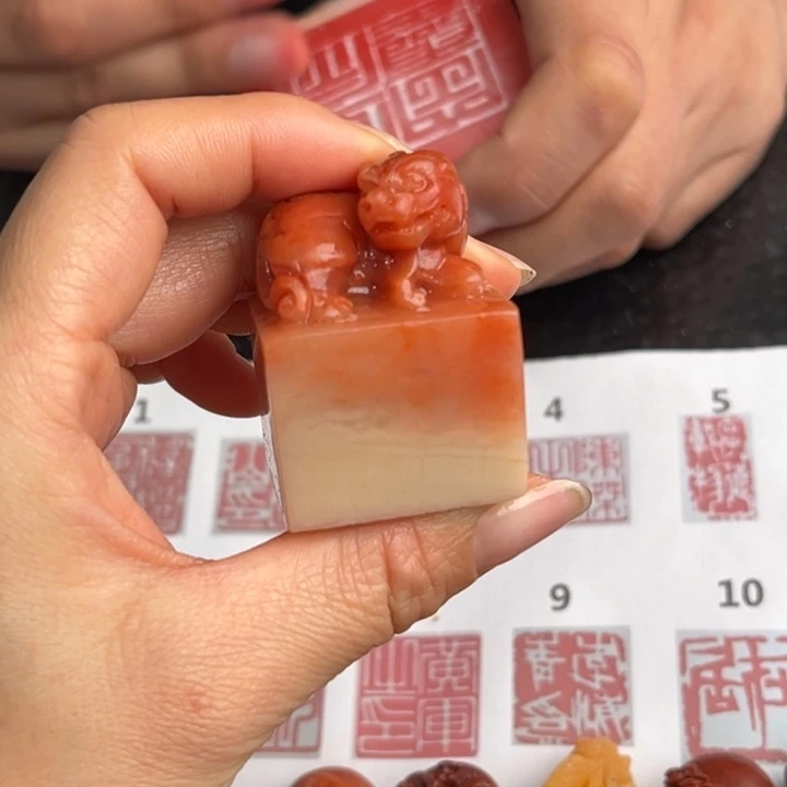 乾****寿山石印石现场纯手工制作工艺精美