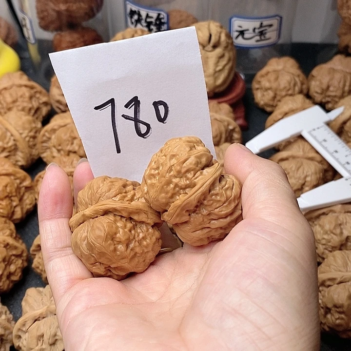 一***秋吊坠文玩核桃我在外面吃东西