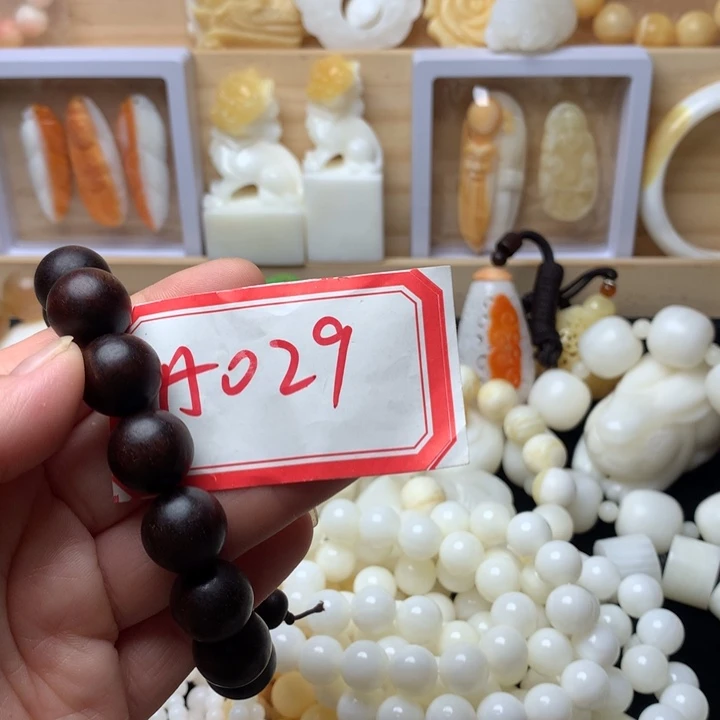 大果紫檀（缅甸花梨）029。1.2玉化冰16颗