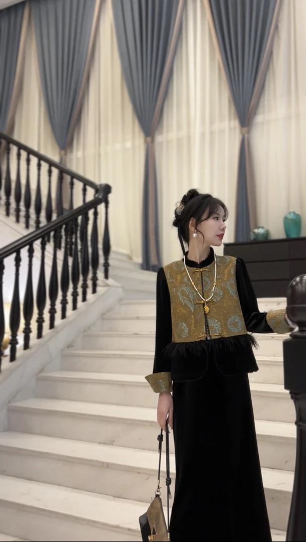 新中式拼接雪尼尔提花丝绒外套黑色鸵鸟毛假两件时尚女套装