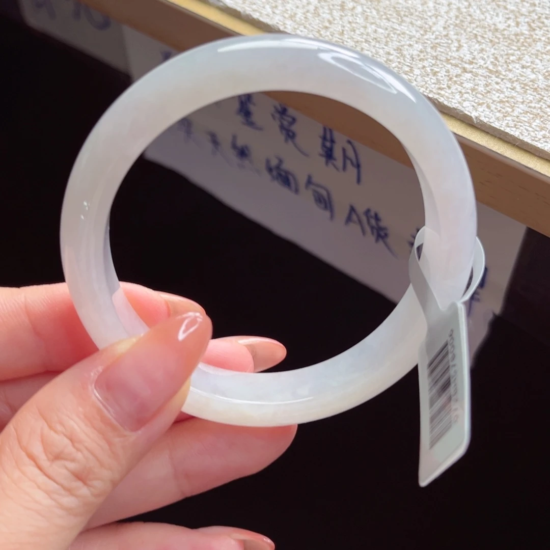 翡翠手镯未镶嵌手镯